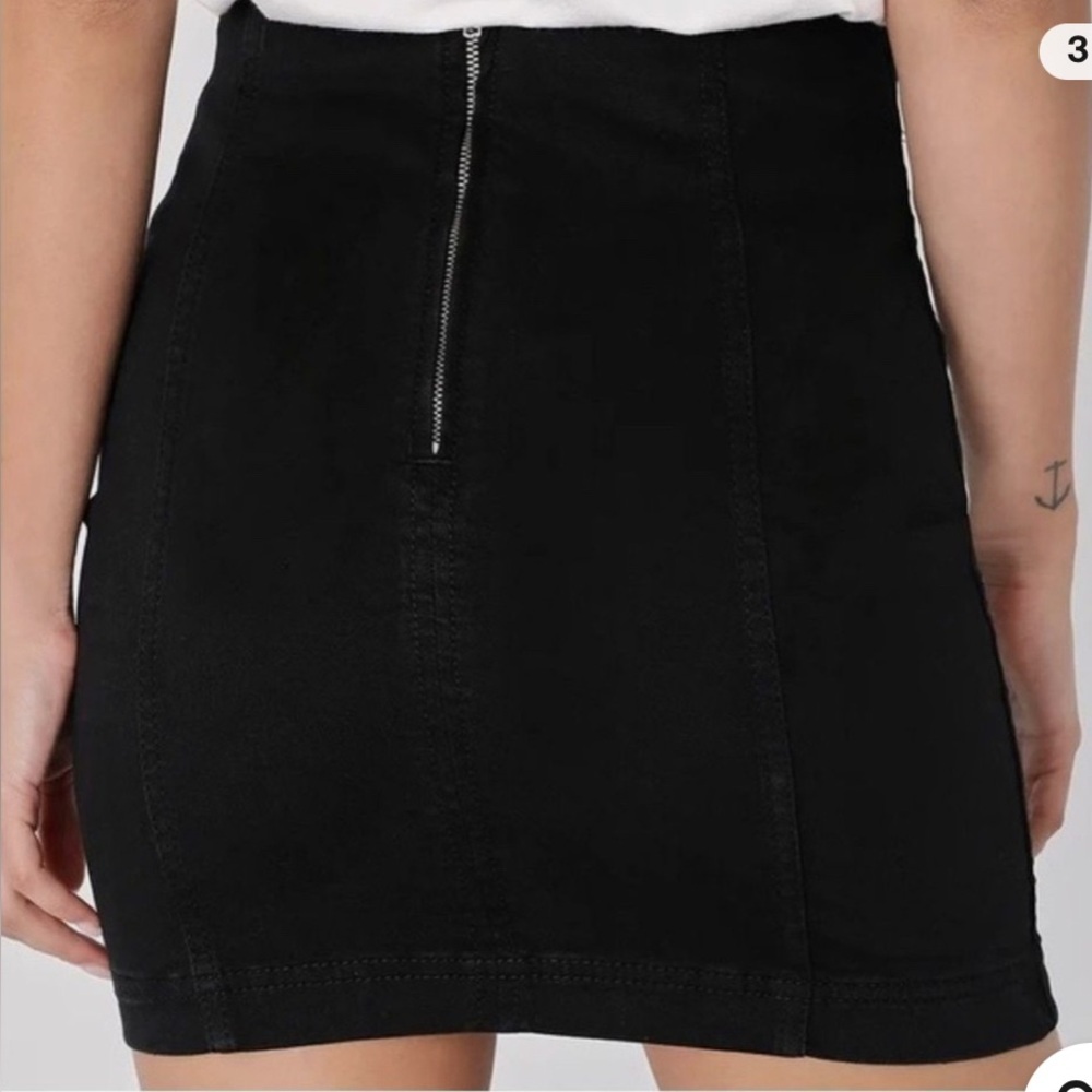 Free People Modern Femme Washed Black Denim Mini Skirt Size 2 - Picture 3 of 7